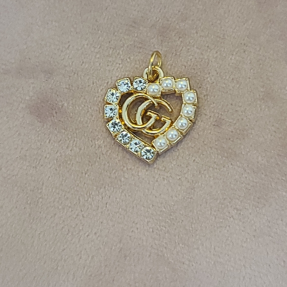 Gucci Gold and Pearl Heart Charm - Picture 1 of 3